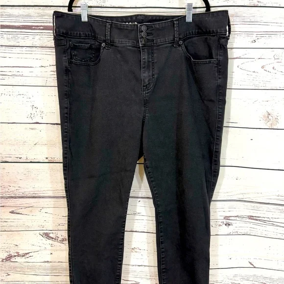 Torrid Black Super Soft Jeggings Pre-Loved in Size 22S *PRICE FIRM - Picture 1 of 6